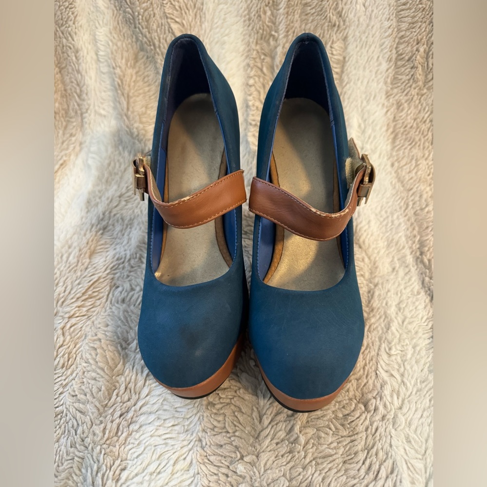 Women’s heel size 7